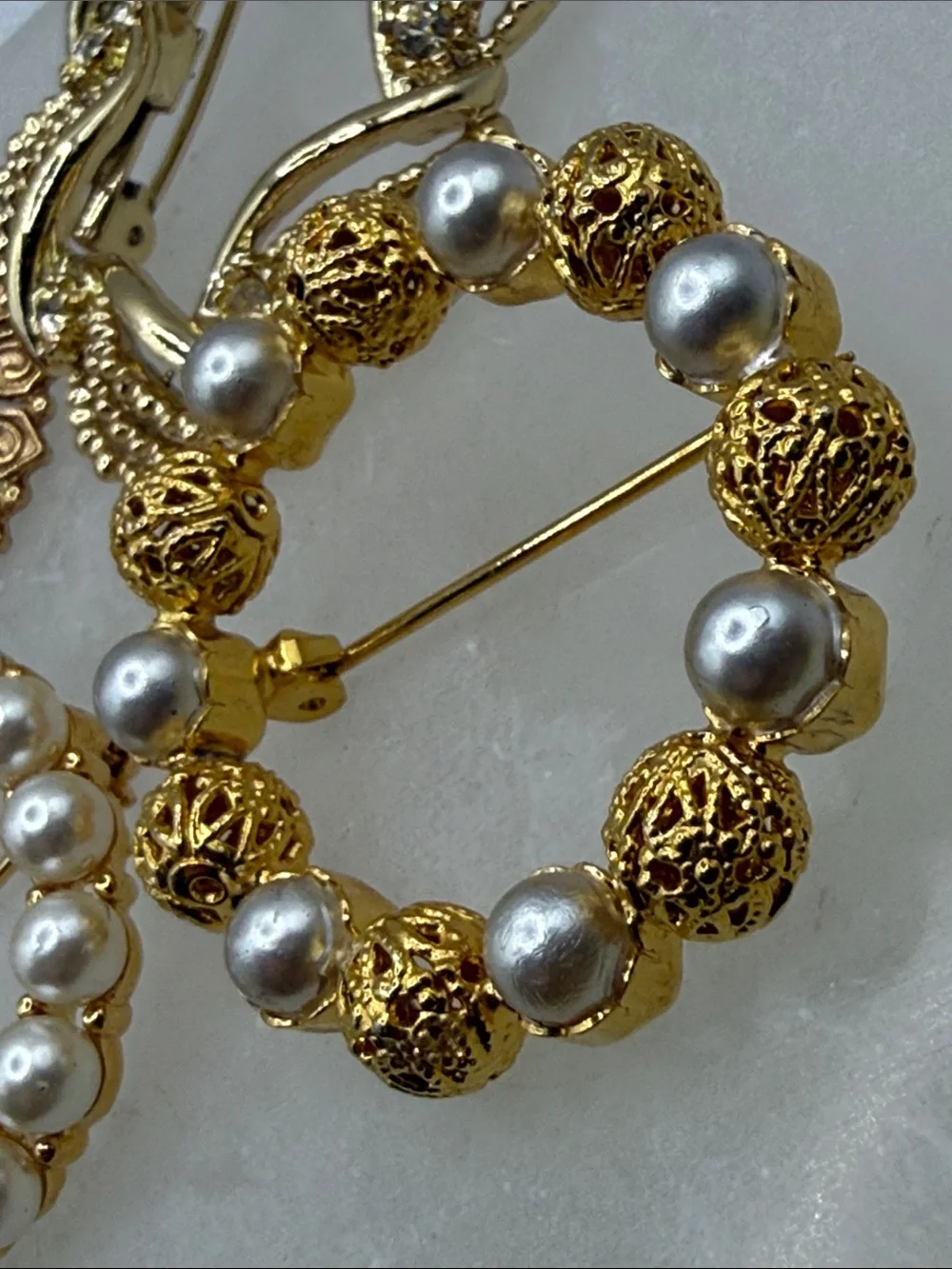 Vintage 4 pc Gold tone faux Pearl Decorative Brooch Set rhinestone pin 1 signed